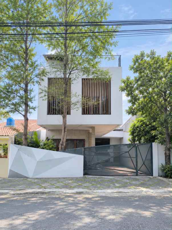dijual rumah cempaka baru