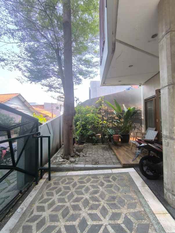 dijual rumah cempaka baru