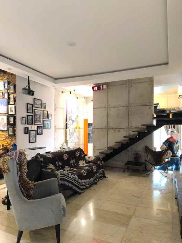 dijual rumah cempaka baru kemayaron
