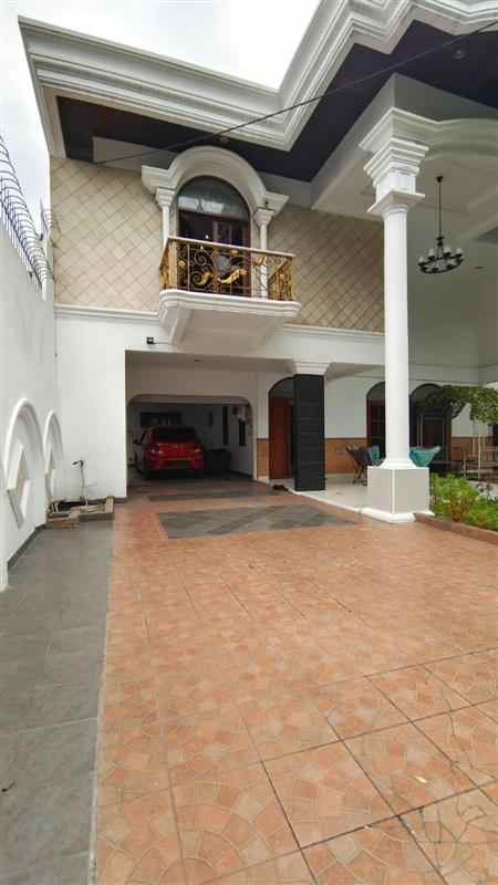 dijual rumah cenpaka putih jakarta pusat