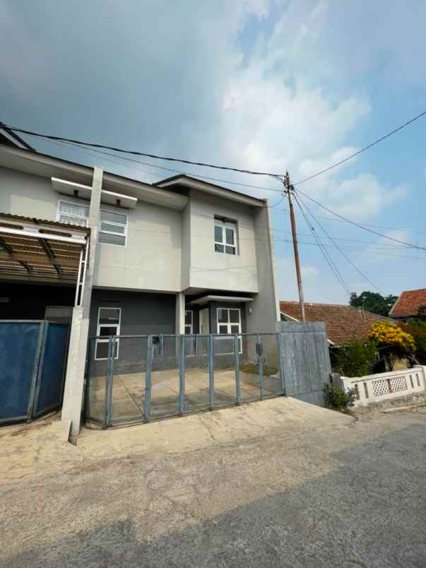 dijual rumah cihanjuang