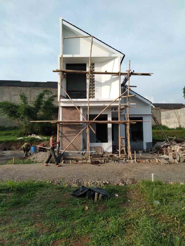 dijual rumah cihanjuang cimahi