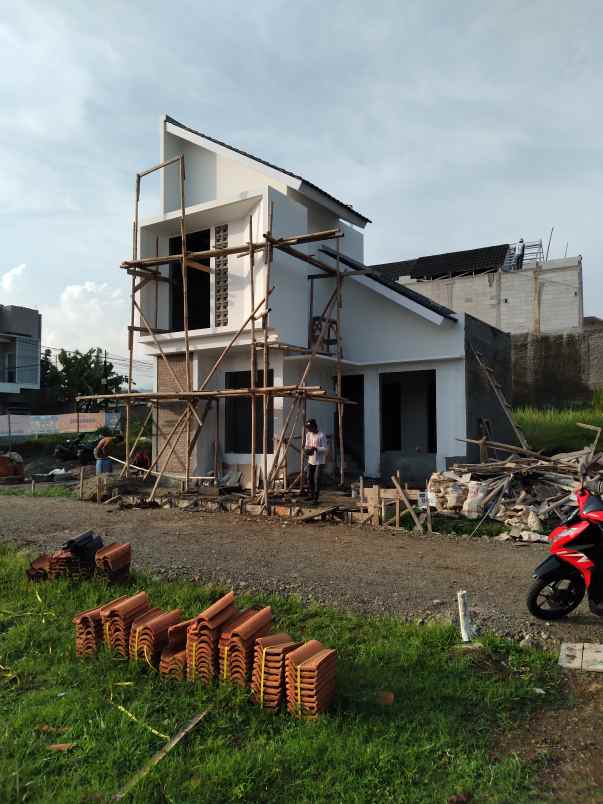 dijual rumah cihanjuang cimahi