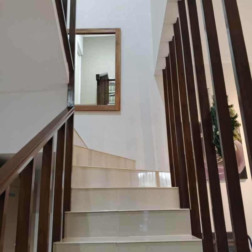 dijual rumah cinere depok kota depok