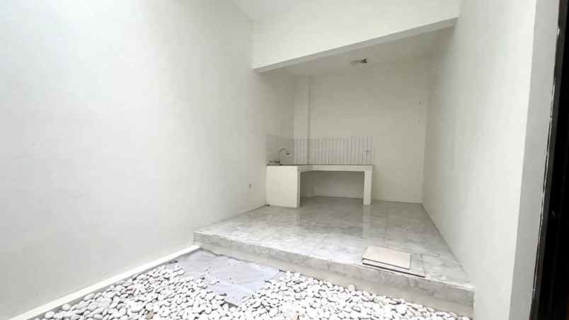 dijual rumah cisaranten endah