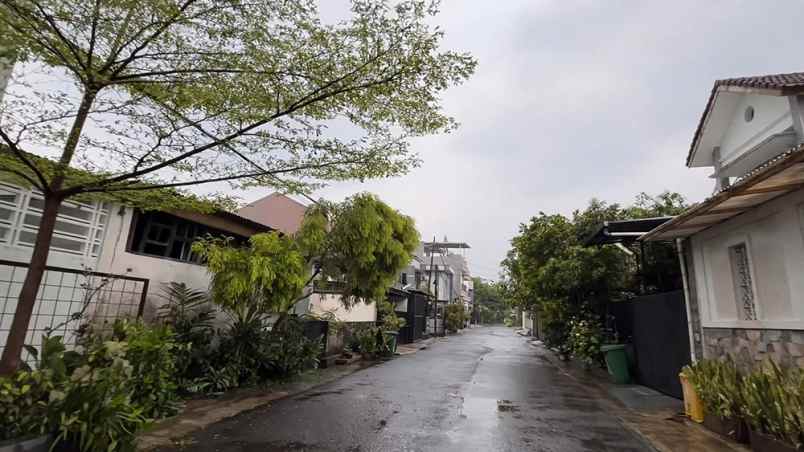 dijual rumah cisaranten endah
