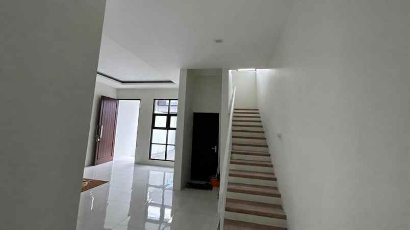 dijual rumah cisaranten endah