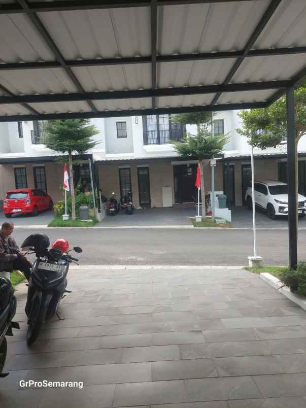 dijual rumah citra grand