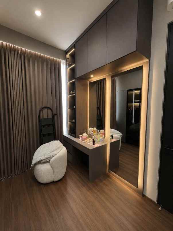dijual rumah citraland district 9