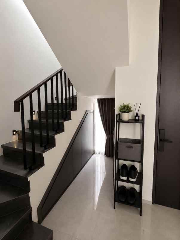 dijual rumah citraland district 9