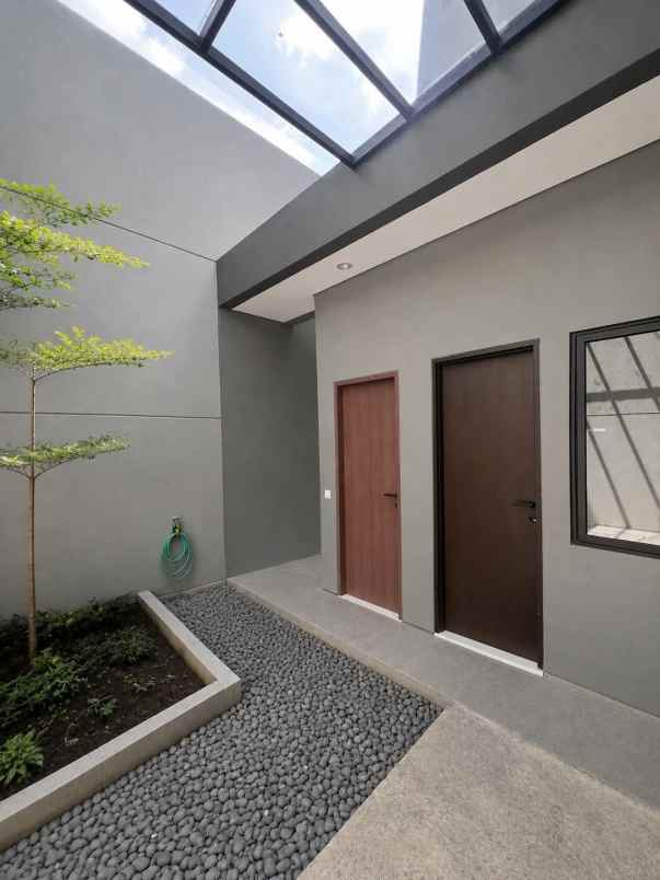 dijual rumah citraland district 9