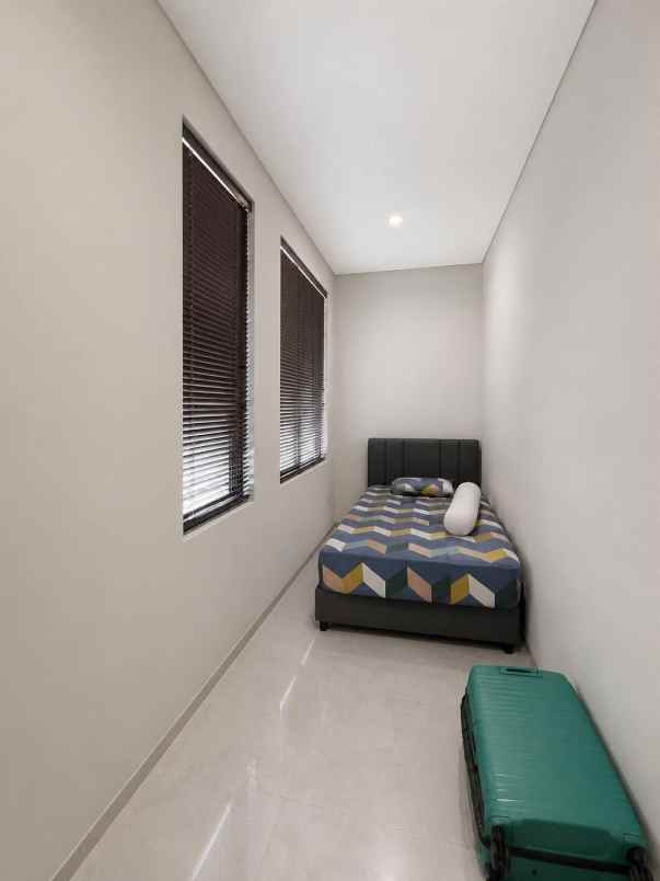 dijual rumah citraland district 9