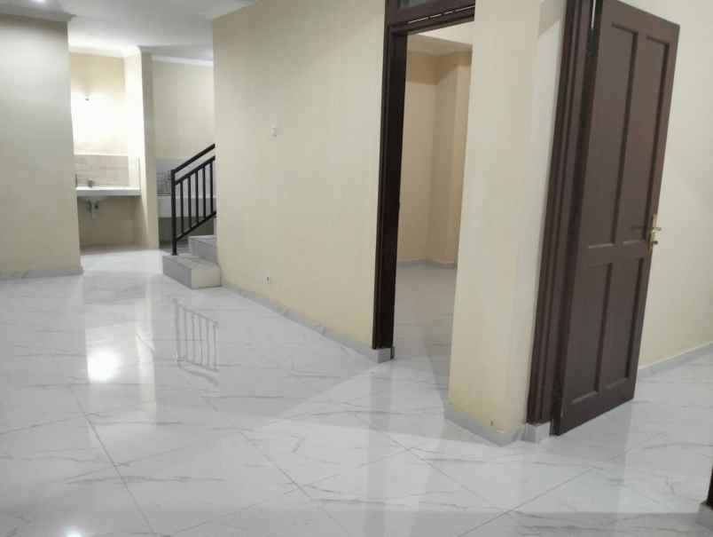 dijual rumah citraland taman gapura