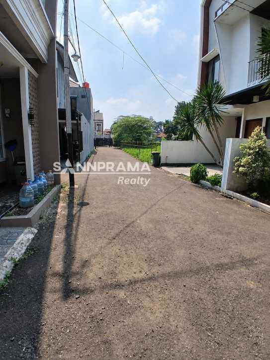 dijual rumah cluster 2 lantai dekat pintu tol sawangan