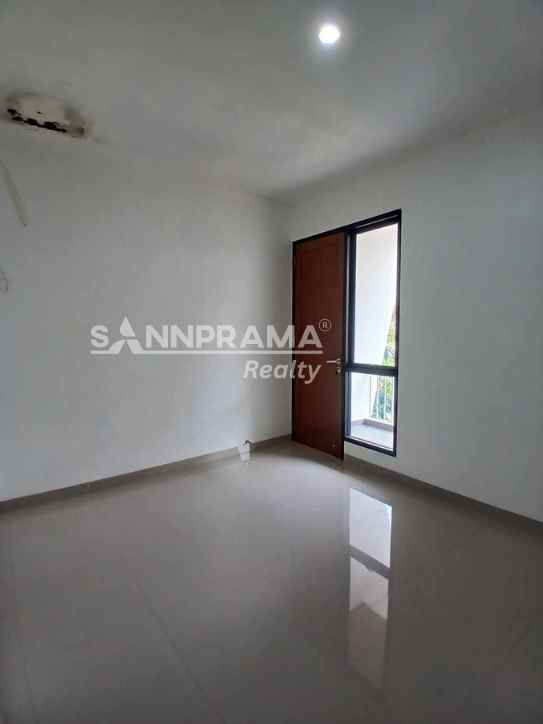 dijual rumah cluster 2 lantai dekat pintu tol sawangan