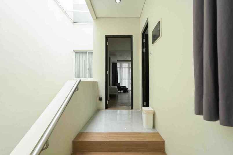 dijual rumah cluster asera one east