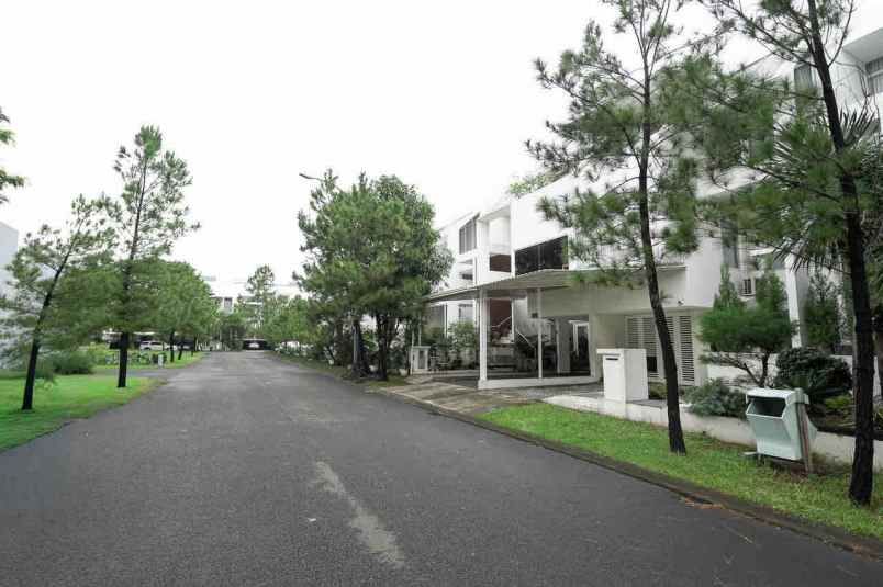 dijual rumah cluster asera one east