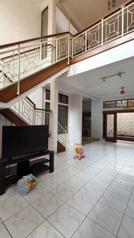 dijual rumah cluster batununggal indah