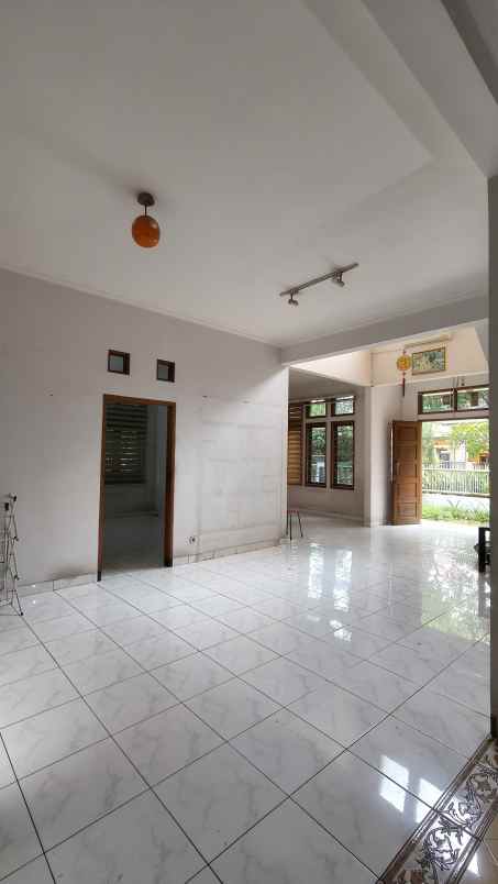 dijual rumah cluster batununggal indah