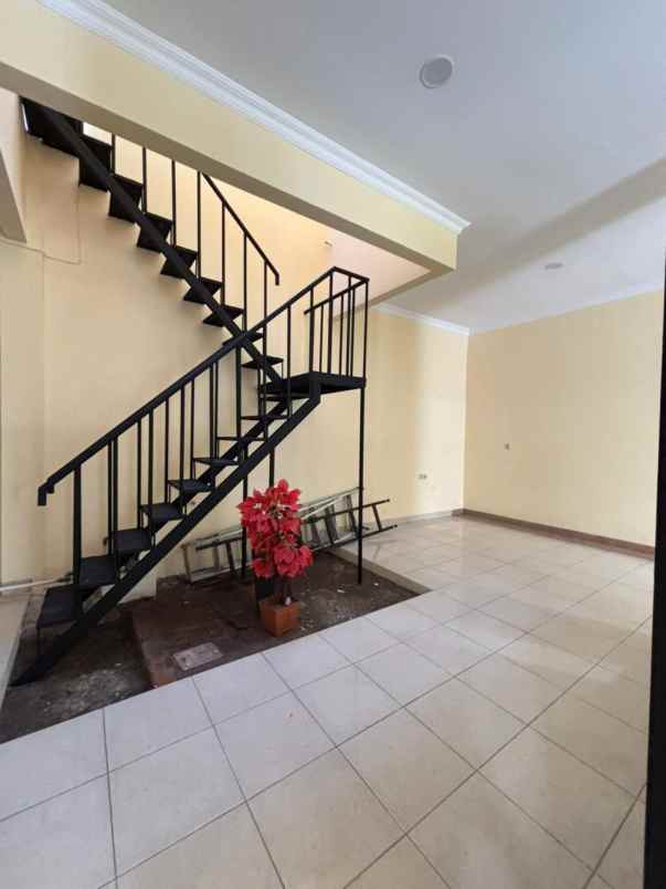 dijual rumah cluster crystal summarecon