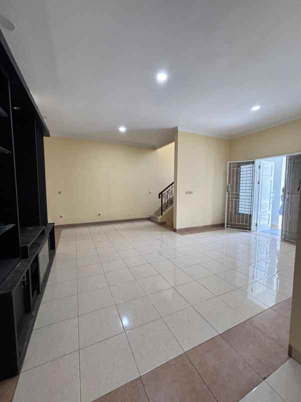 dijual rumah cluster crystal summarecon