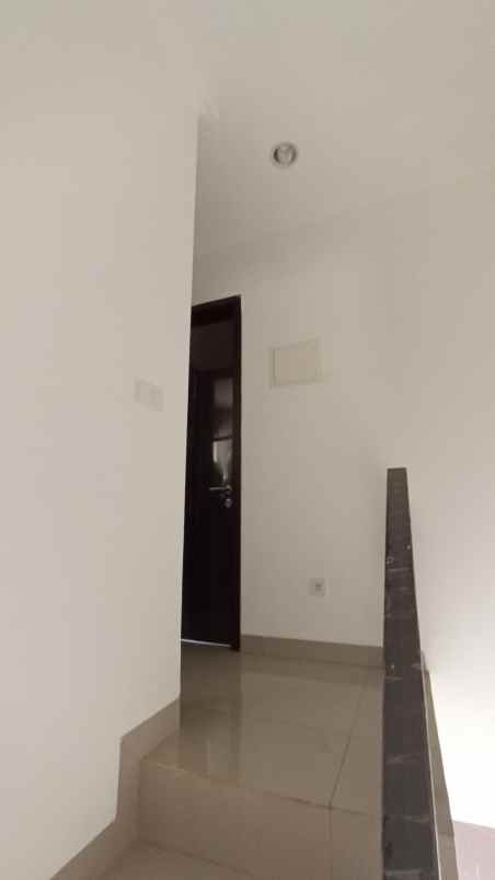 dijual rumah cluster hawai paradise pik2
