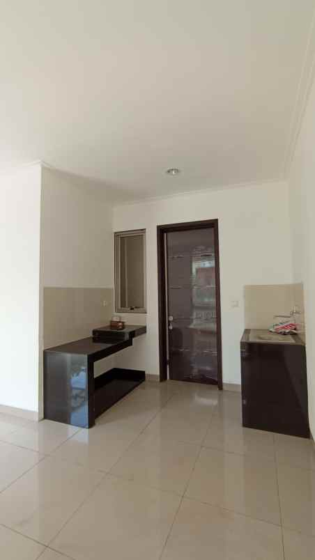 dijual rumah cluster hawai paradise pik2