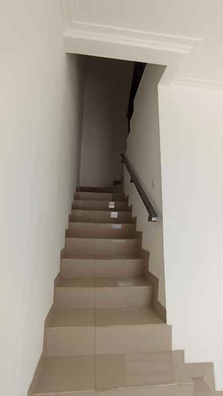 dijual rumah cluster hawai paradise pik2