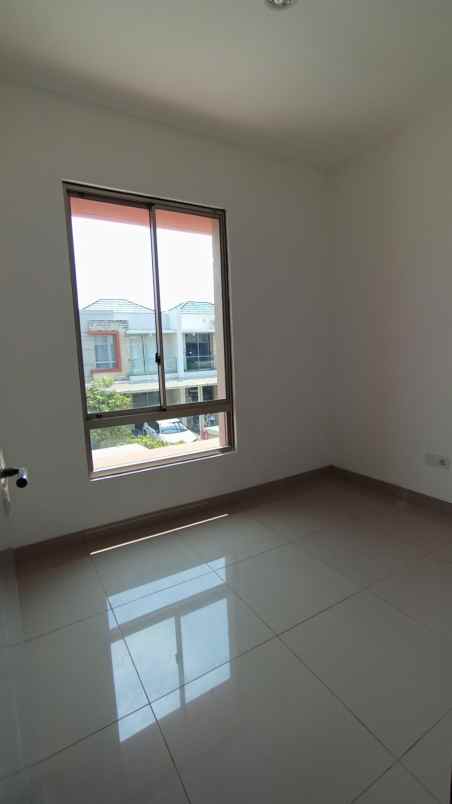 dijual rumah cluster hawai paradise pik2