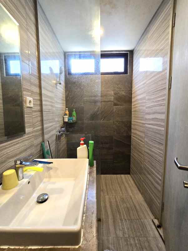 dijual rumah cluster matana asya