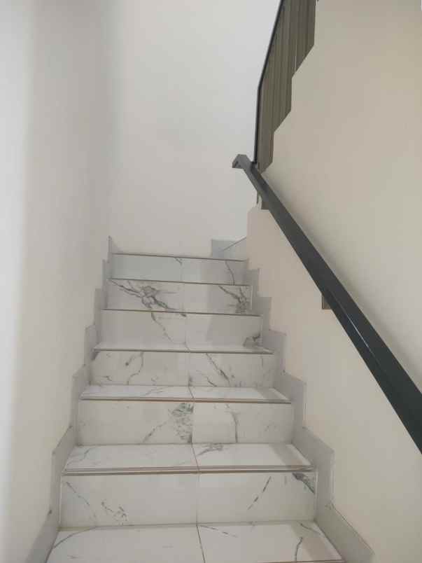 dijual rumah cluster matana jgc jakarta