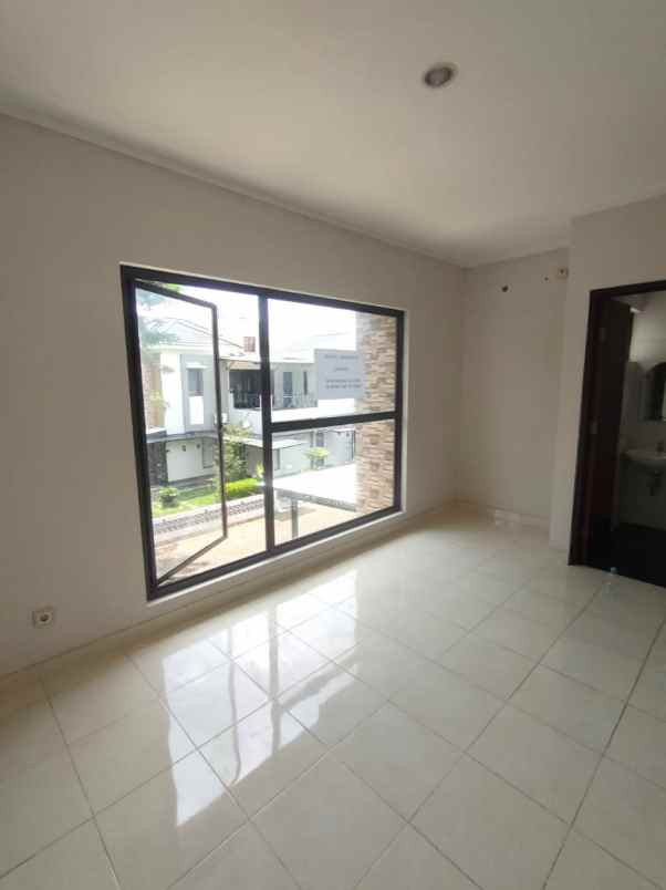 dijual rumah cluster premier serenity