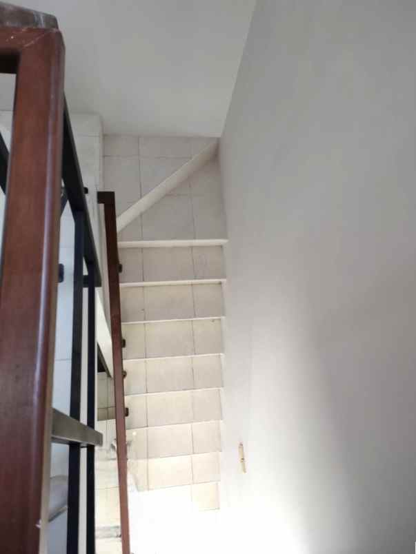 dijual rumah cluster premier serenity