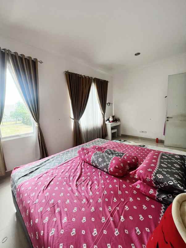 dijual rumah cluster thames jgc jakarta