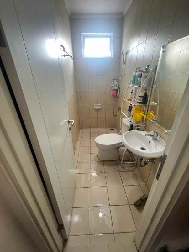 dijual rumah cluster thames jgc jakarta