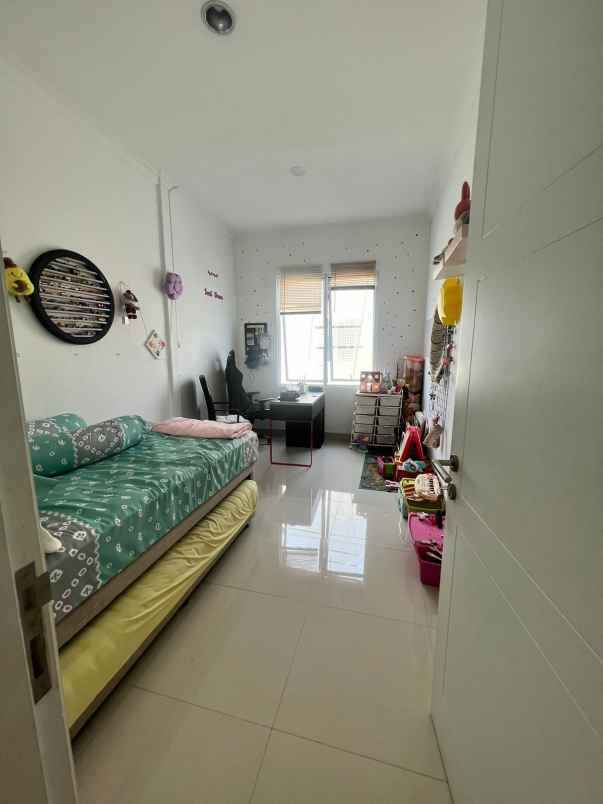 dijual rumah cluster thames jgc jakarta