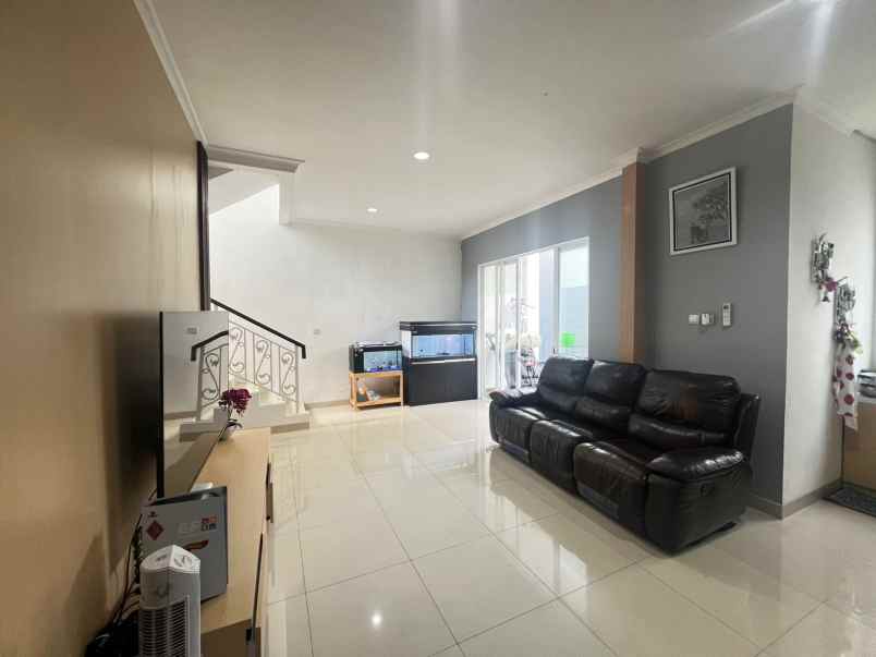 dijual rumah cluster thames jgc jakarta