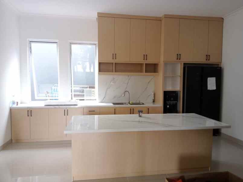 dijual rumah cluster thames jgc jakarta