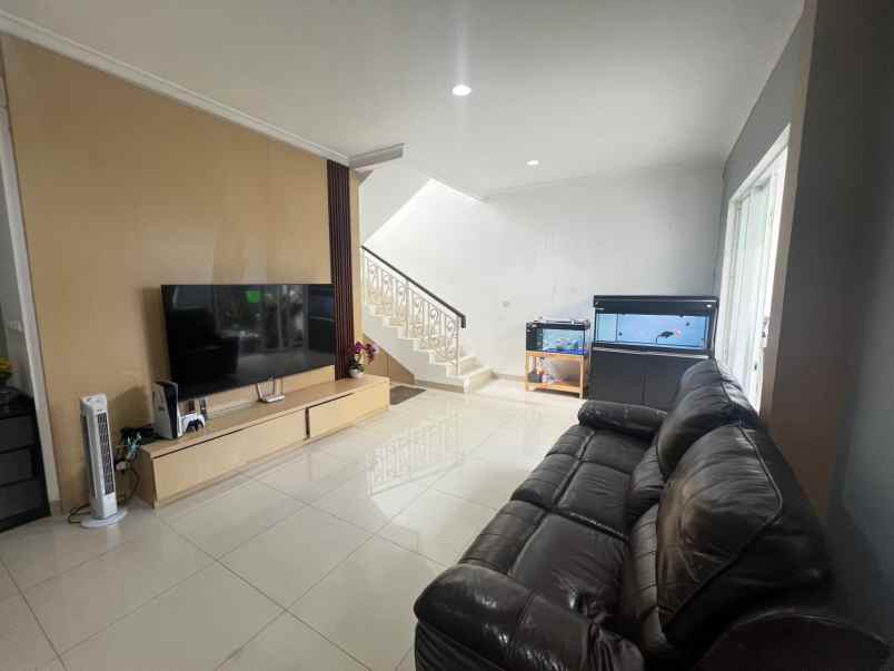 dijual rumah cluster thames jgc jakarta