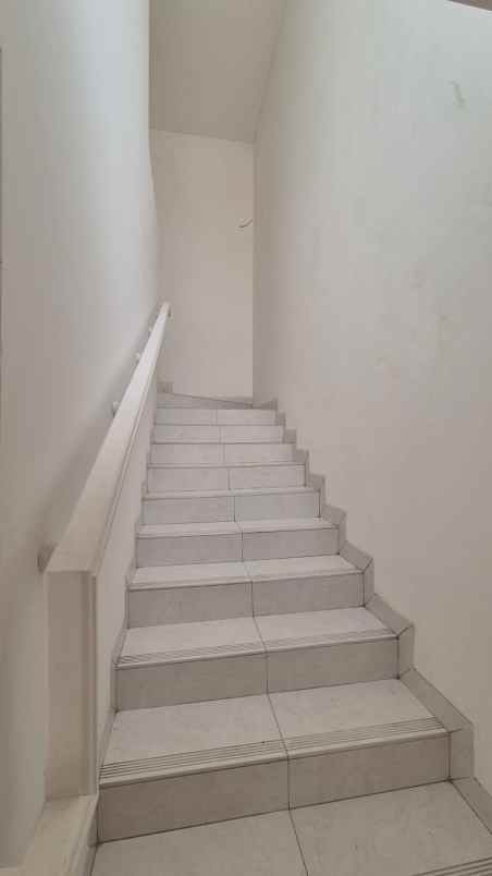 dijual rumah cluster zebrina jakarta