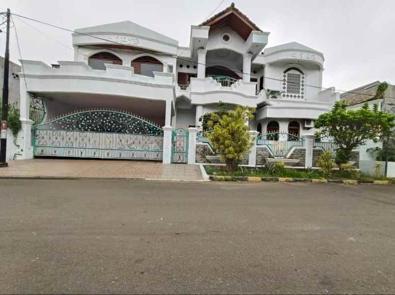 dijual rumah dekat mall di duta harapan bekasi utara