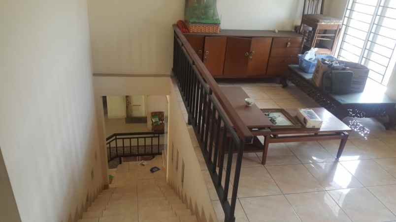 dijual rumah di cluster taman sari harapan baru