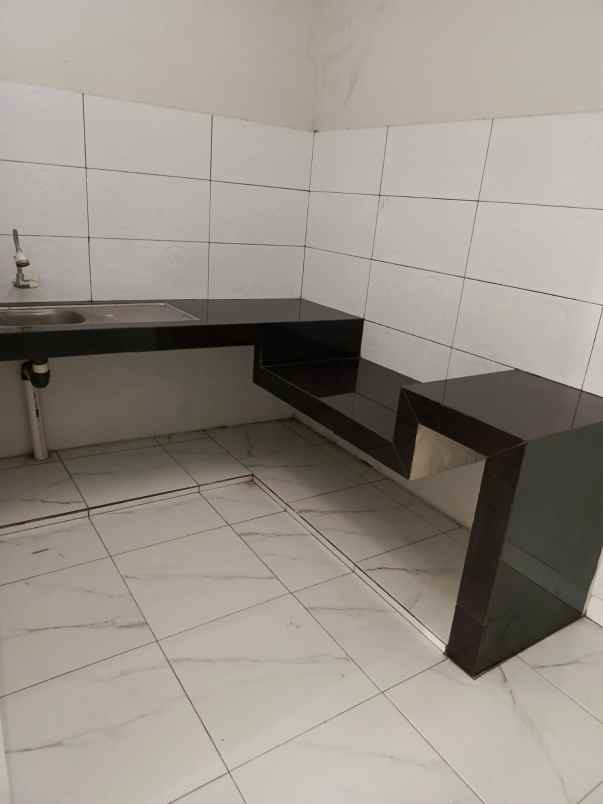 dijual rumah di daerah pondok ungu permai