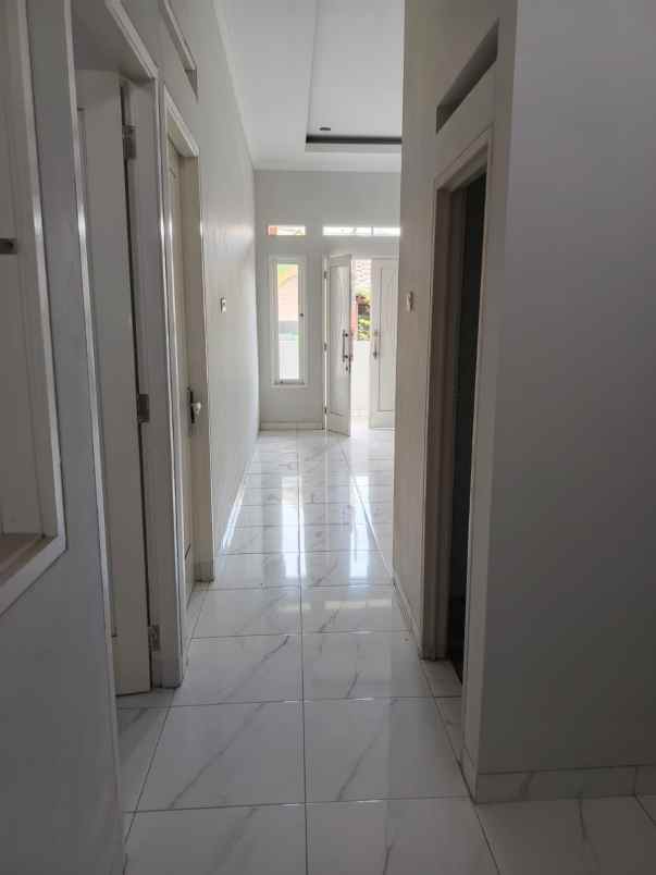 dijual rumah di daerah pondok ungu permai