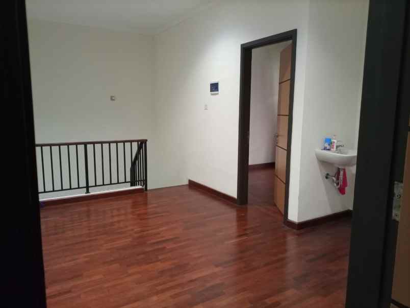 dijual rumah di discovery terra bintaro jaya