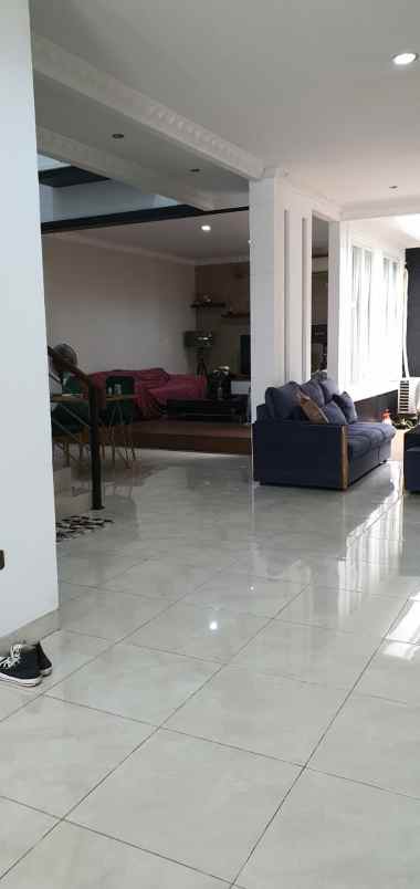 dijual rumah di kota wisata