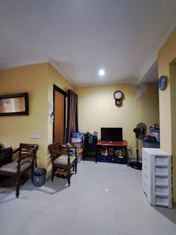 dijual rumah di legenda wisata alternatif cibubur