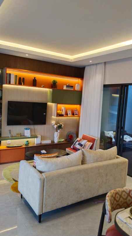 dijual rumah di perumahan mewah strategis