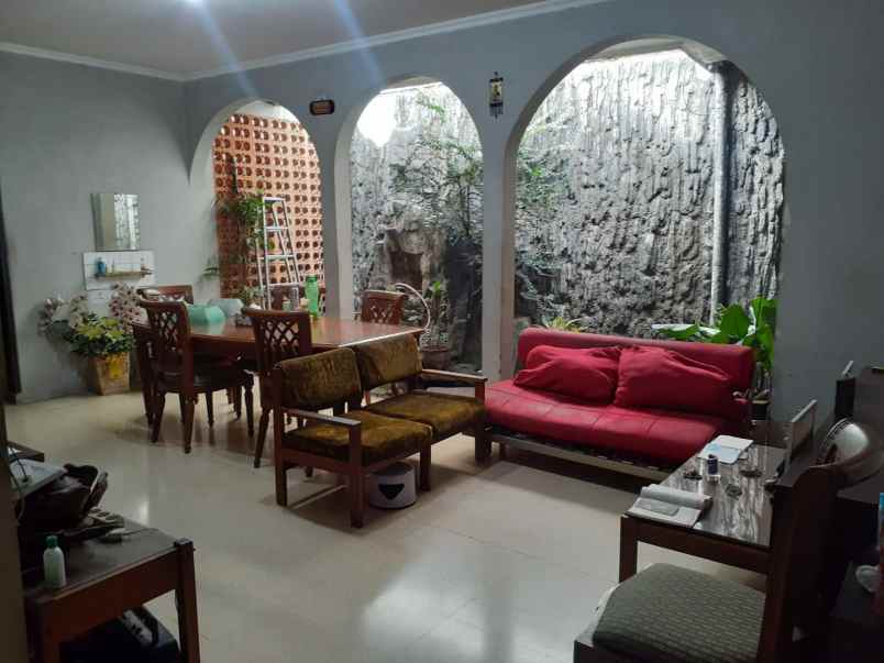 dijual rumah di sektor 1