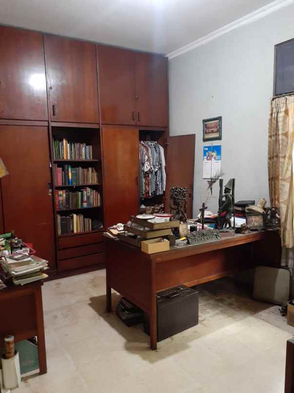 dijual rumah di sektor 1
